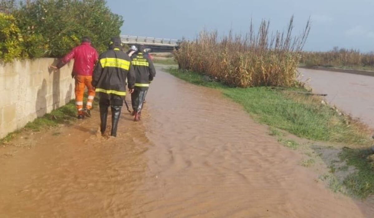 Maltempo In Puglia Allagamenti E Disagi Nel Brindisino Cabine Enel