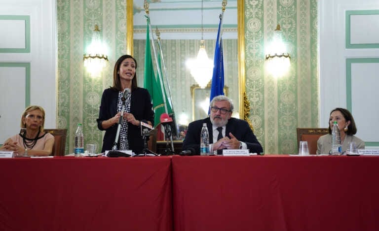 Emiliano e Carfagna alla firma del Cis