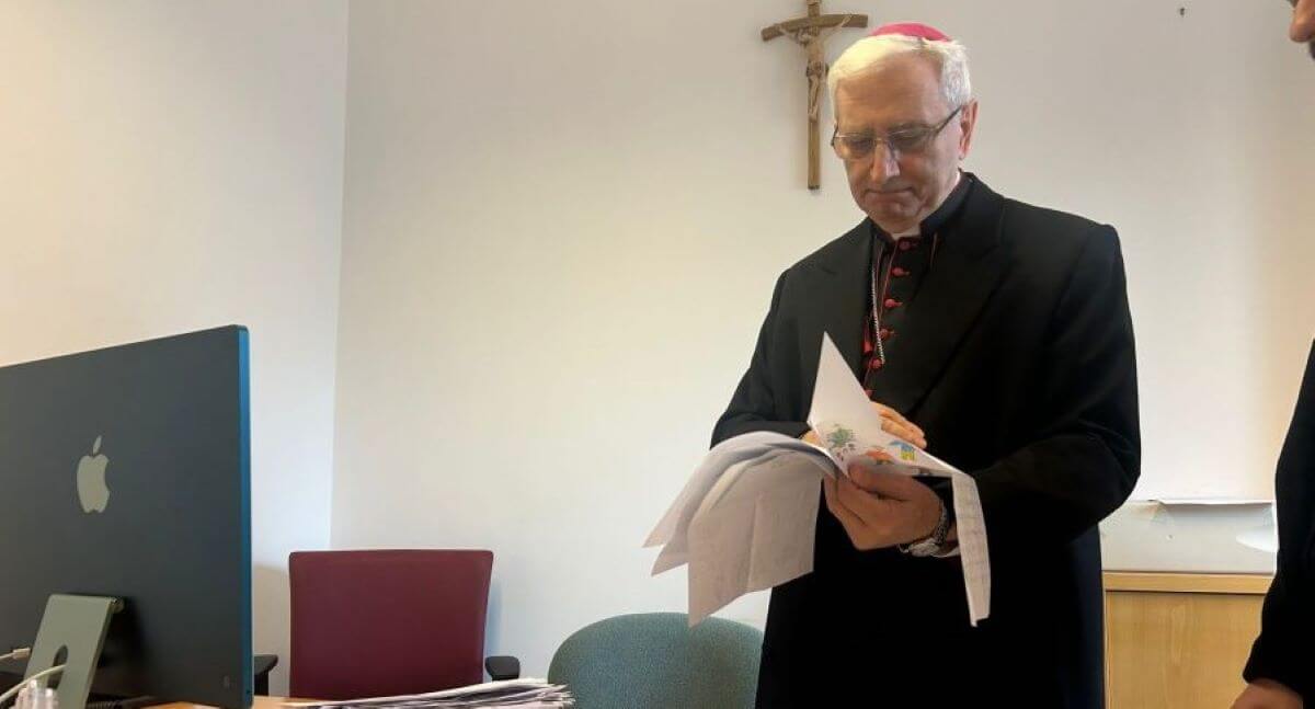 vescovo taranto bambini