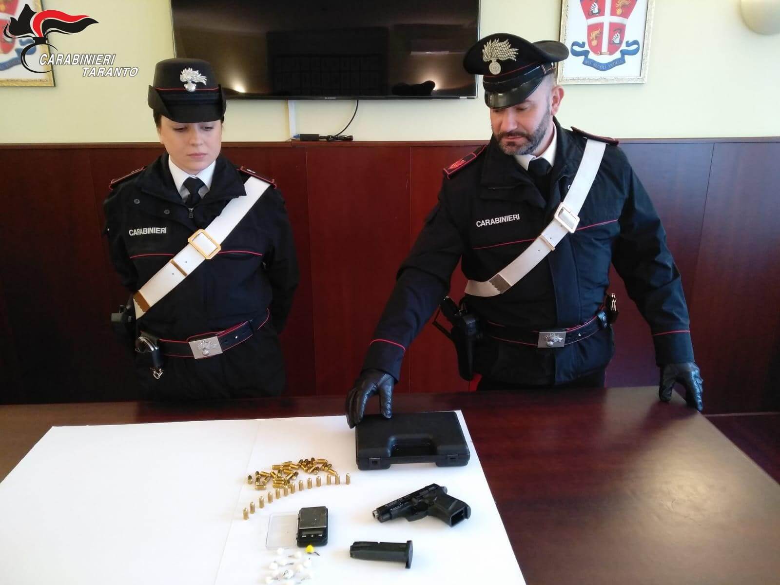 cocaina e pistola taranto