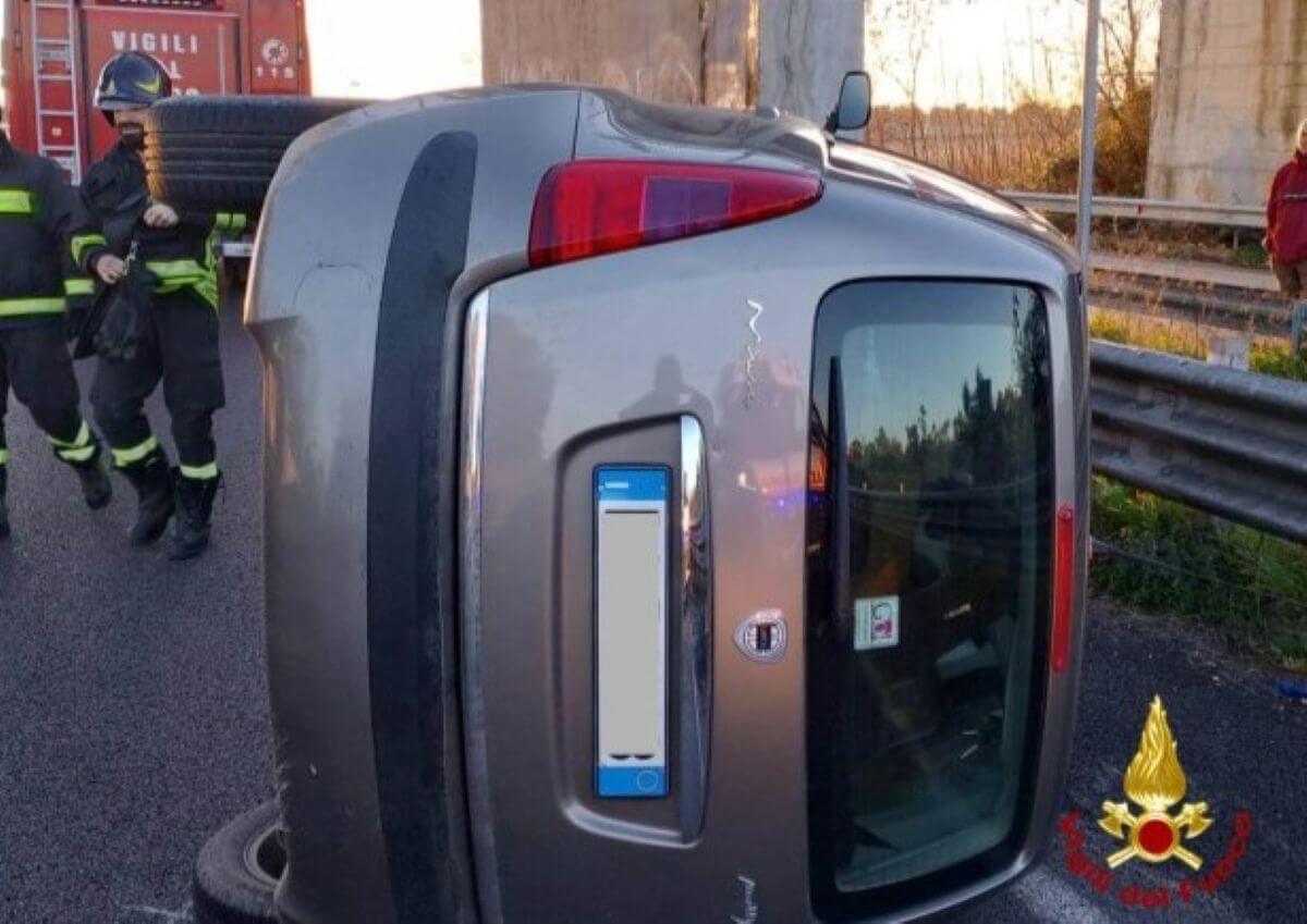 auto ribaltata terlizzi