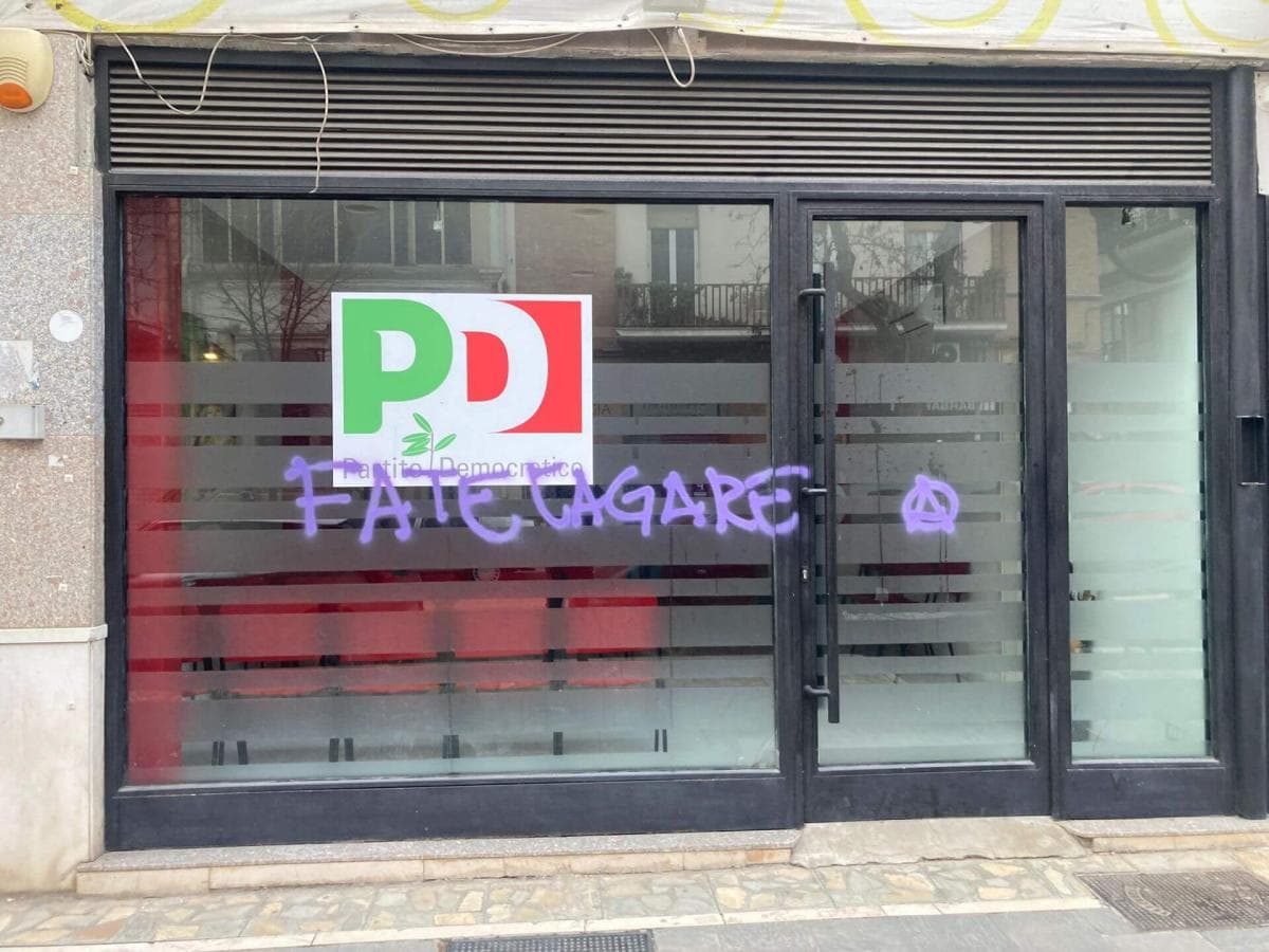vandali circolo pd foggia