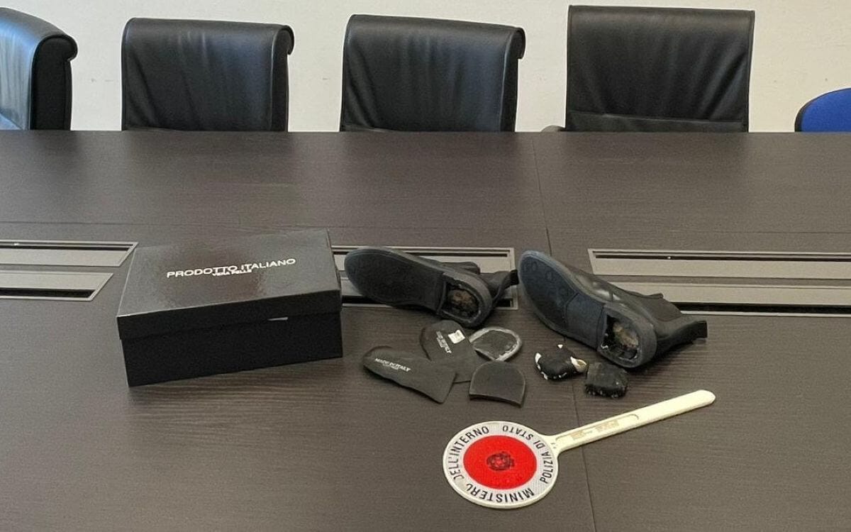 droga nei tacchi delle scarpe