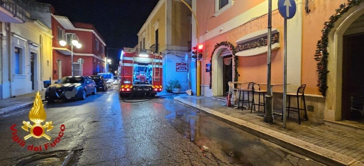 vigili del fuoco incendio bar tuturano