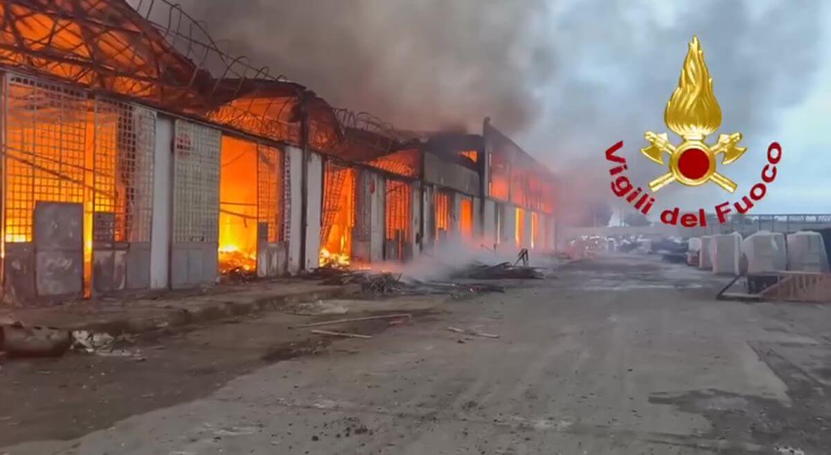 incendio capannone trepuzzi