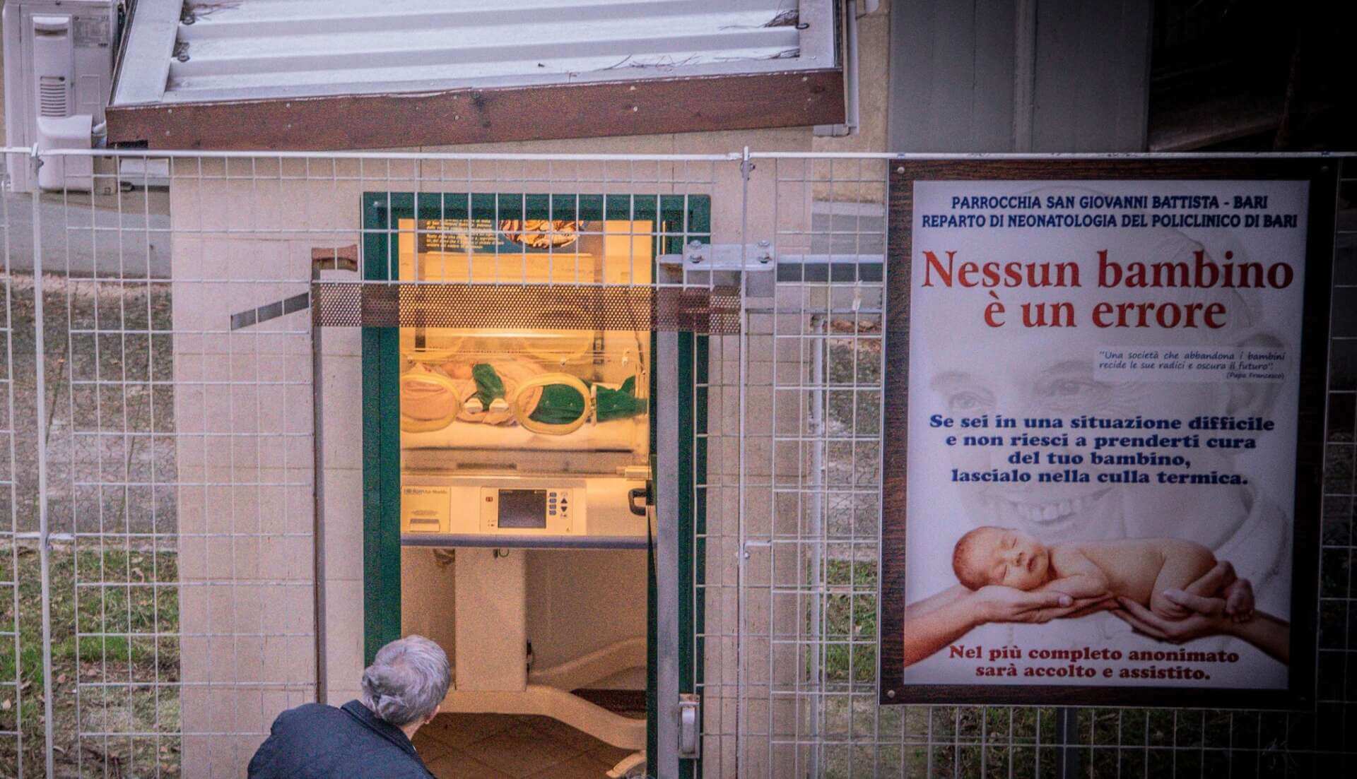 neonato culla termica bari