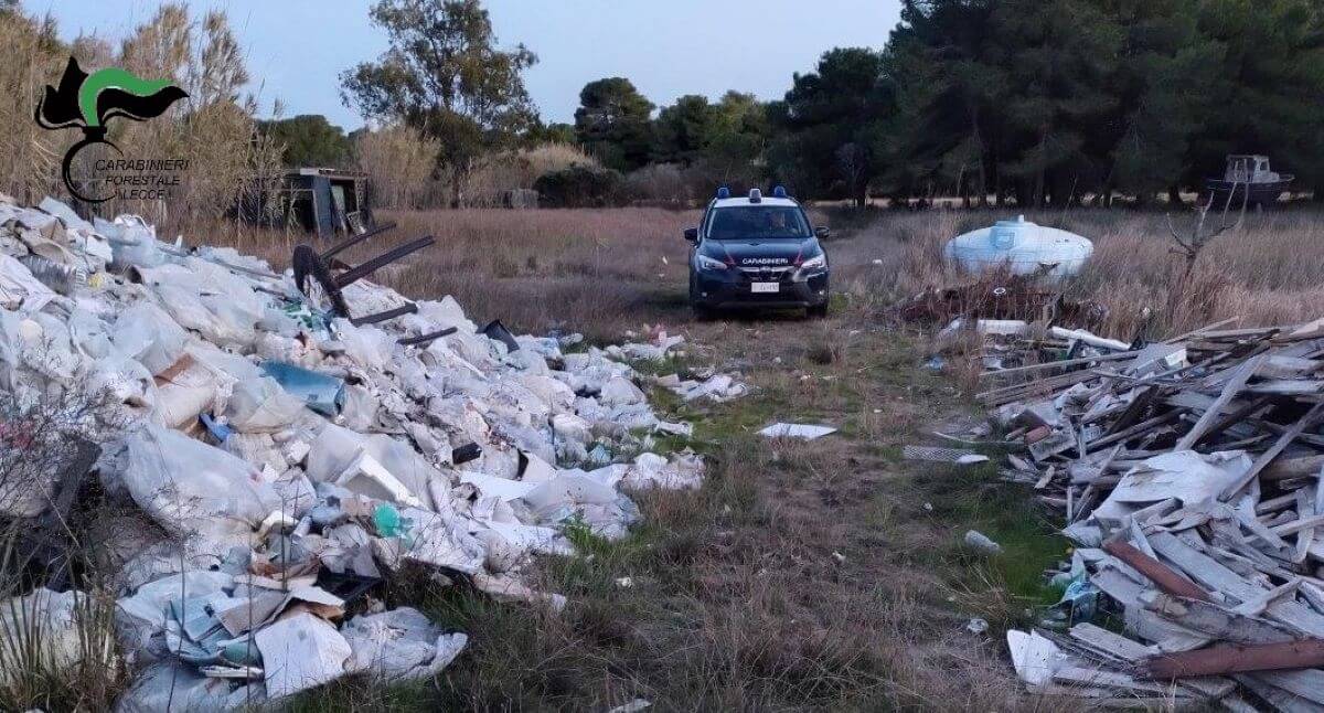 rifiuti lido torre san giovanni