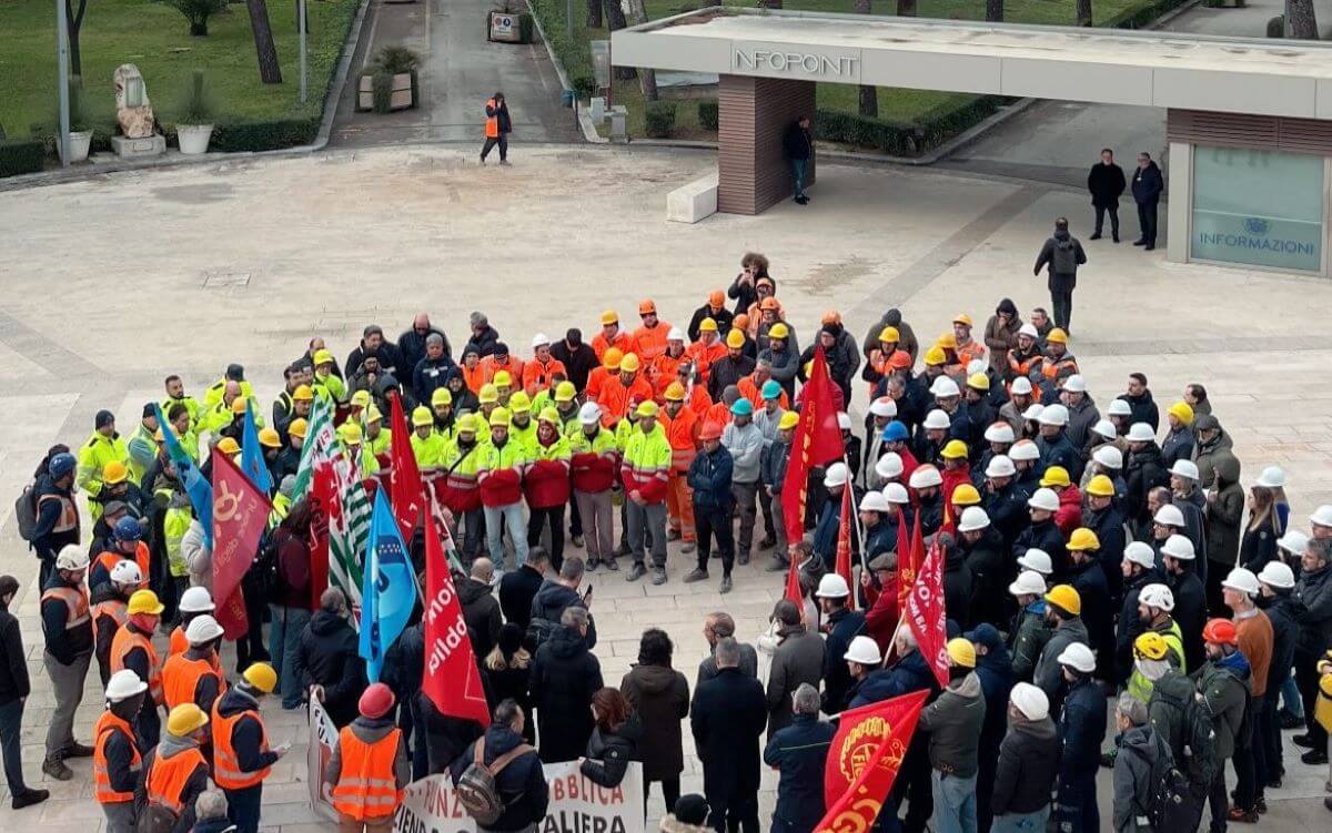 solidarietà policlinico bari operaio morto