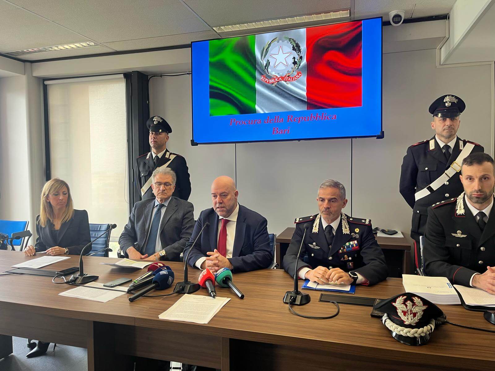 conferenza stampa droga turi