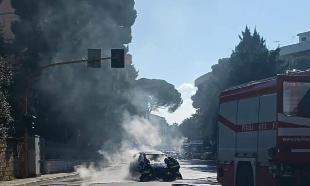 incendio auto bari