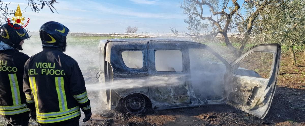 incendio furgone triggiano