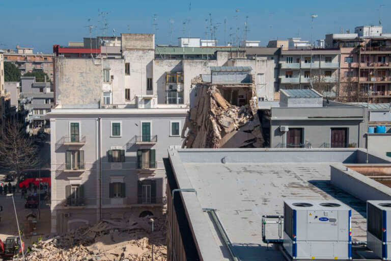 Edifici "pericolanti", in Puglia il 40% è a rischio: a Bari 200 pratiche