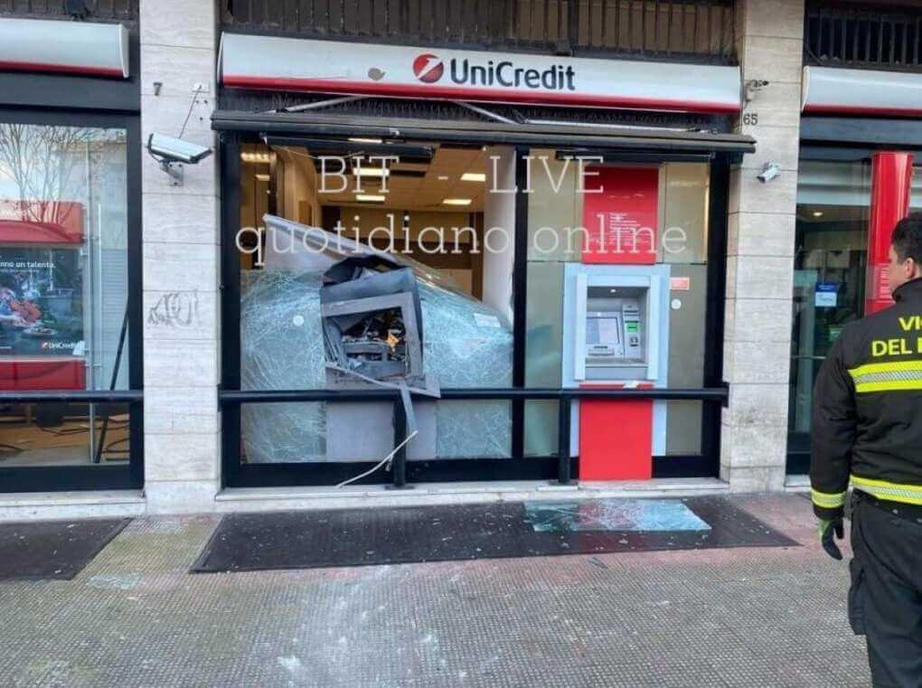 assalto bancomat unicredit bari