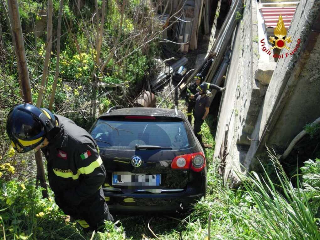 auto nel dirupo ferrandina