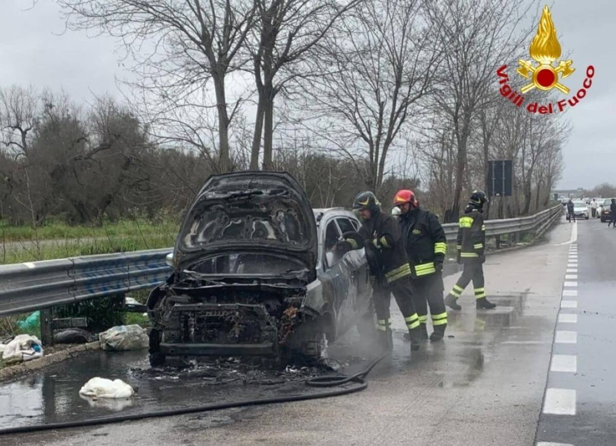 incendio auto statale 7