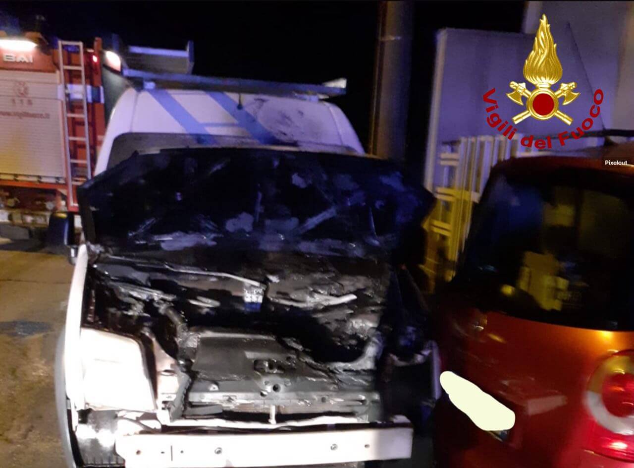 incendio furgone corigliano d'otranto