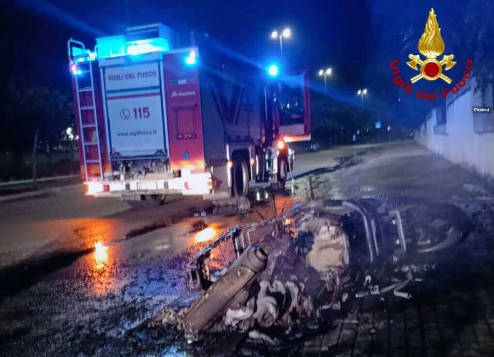 incendio scooter lecce