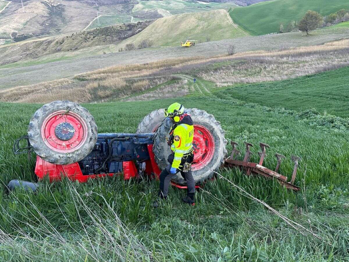trattore ribaltato celenza valfortore