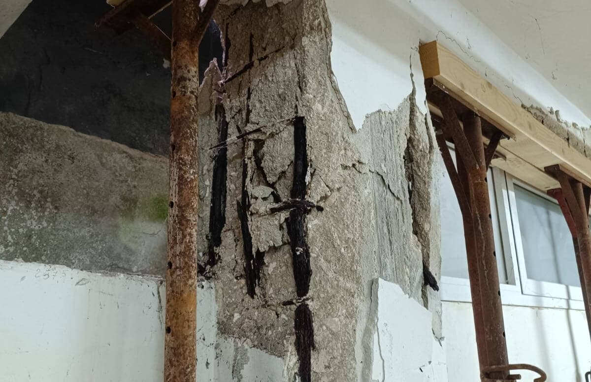 pilastro palazzina a rischio crollo bari