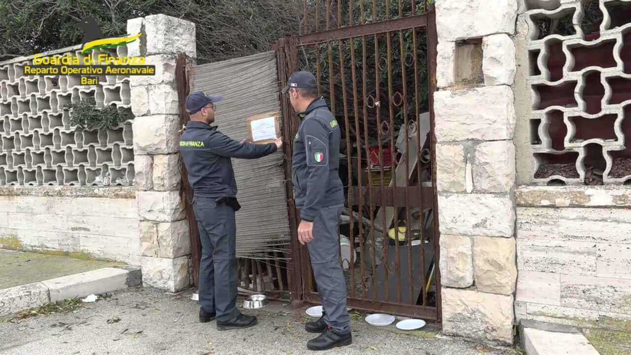 sequestro villa rifiuti bari