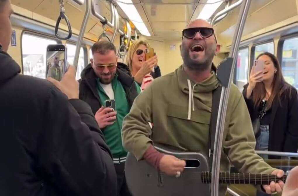 giuliano sangiorgi sul tram