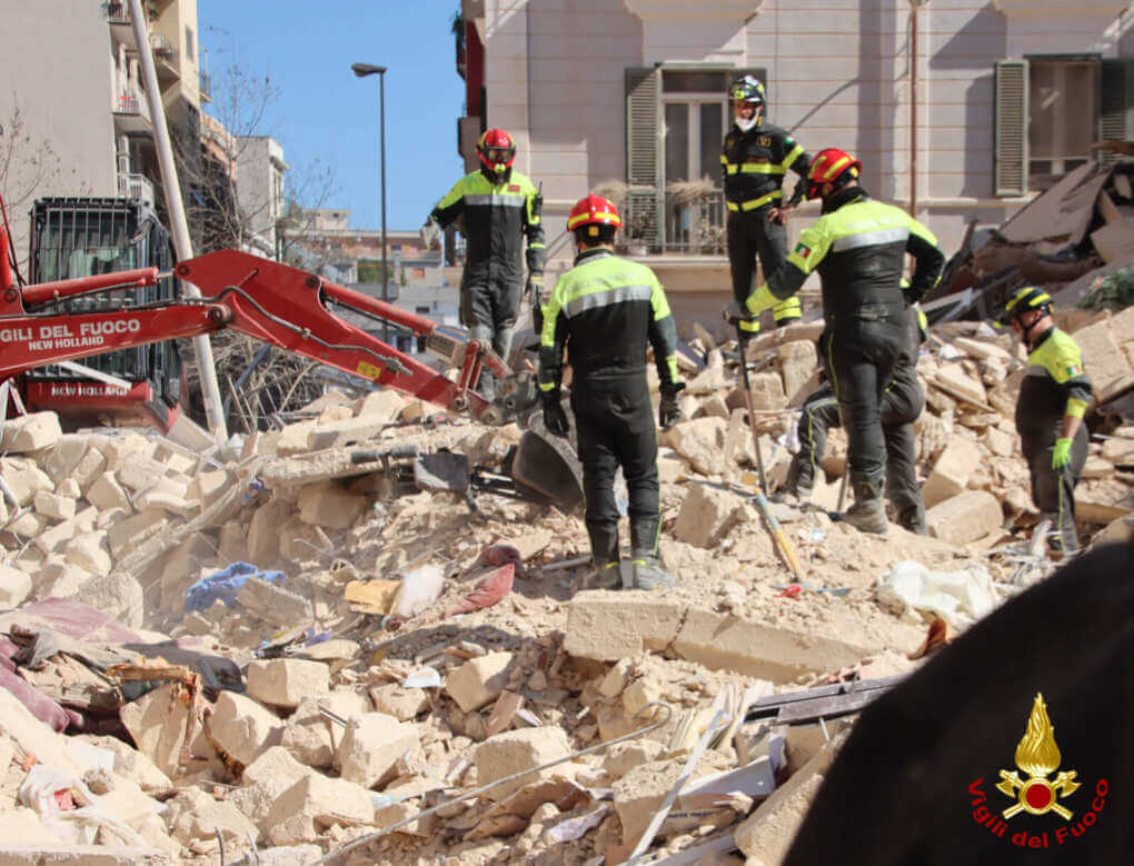 ricerche vigili del fuoco palazzina bari