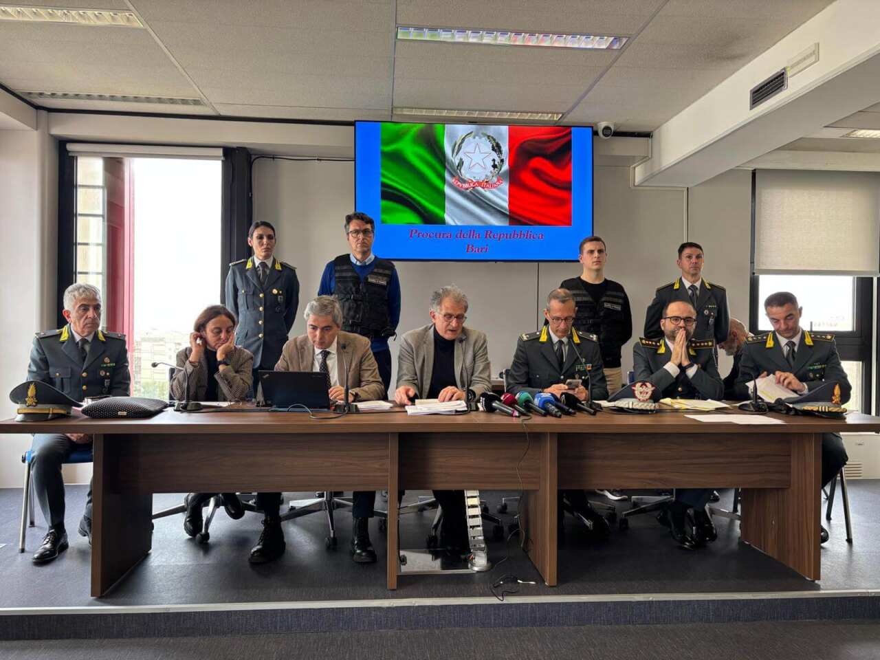 conferenza stampa droga bari