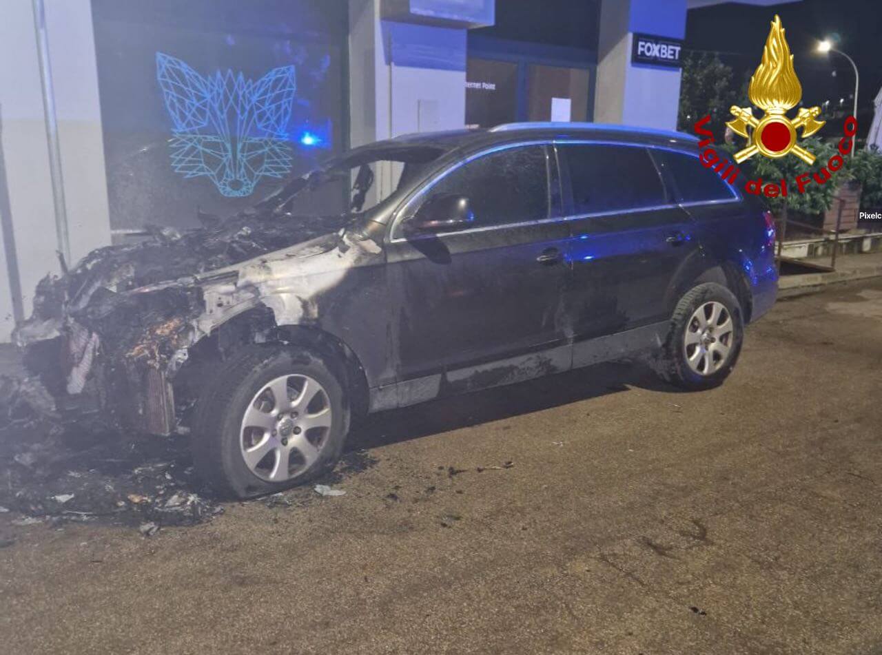 incendio auto ruffano