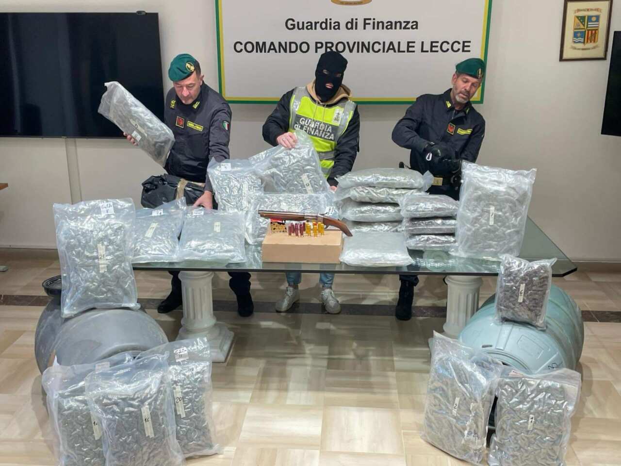 sequestro droga lecce