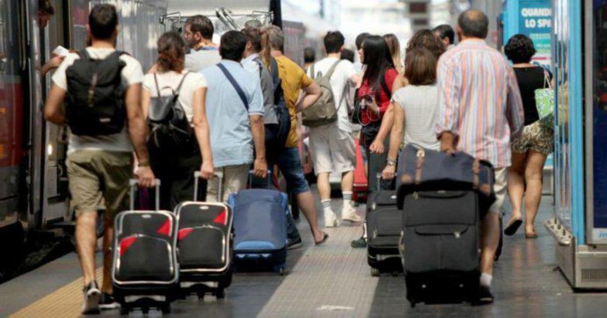 viaggiatori stazione