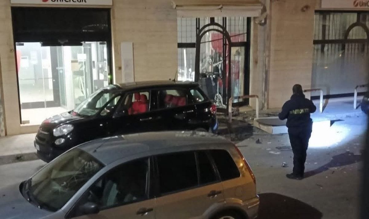 assalto bancomat conversano