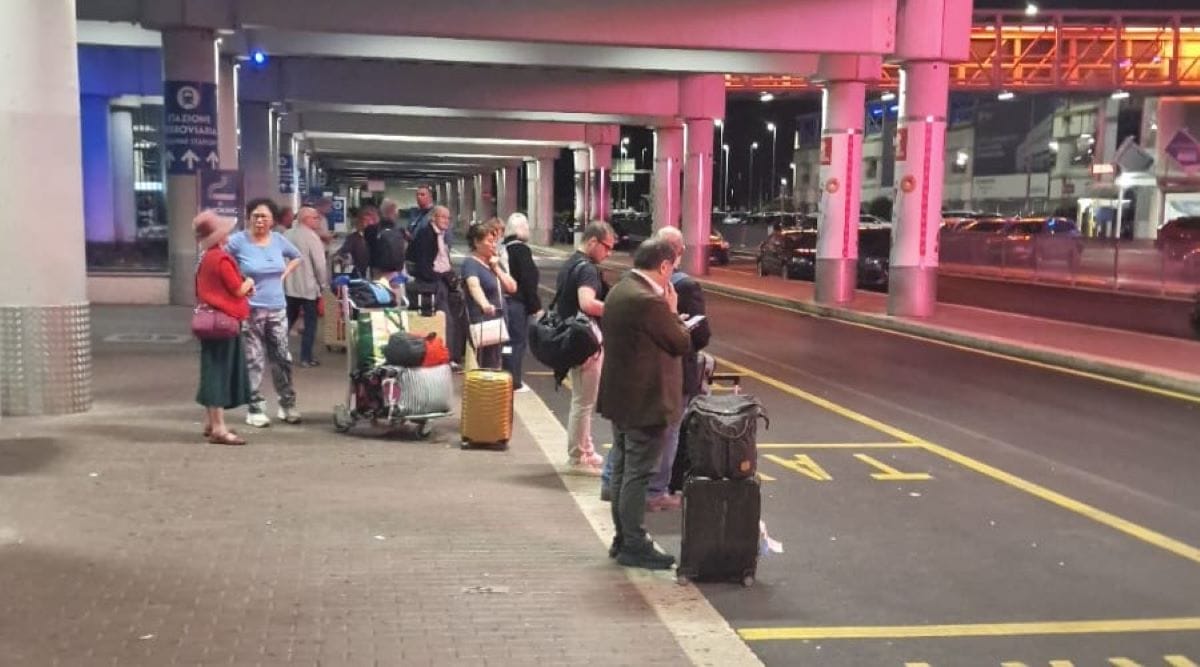 turisti aeroporto bari