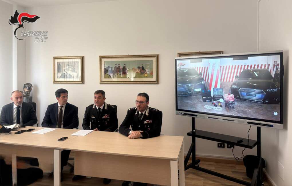 conferenza stampa carabinieri