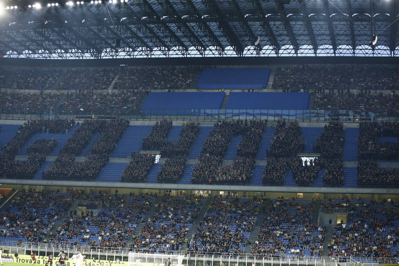 contestazione tifosi milan