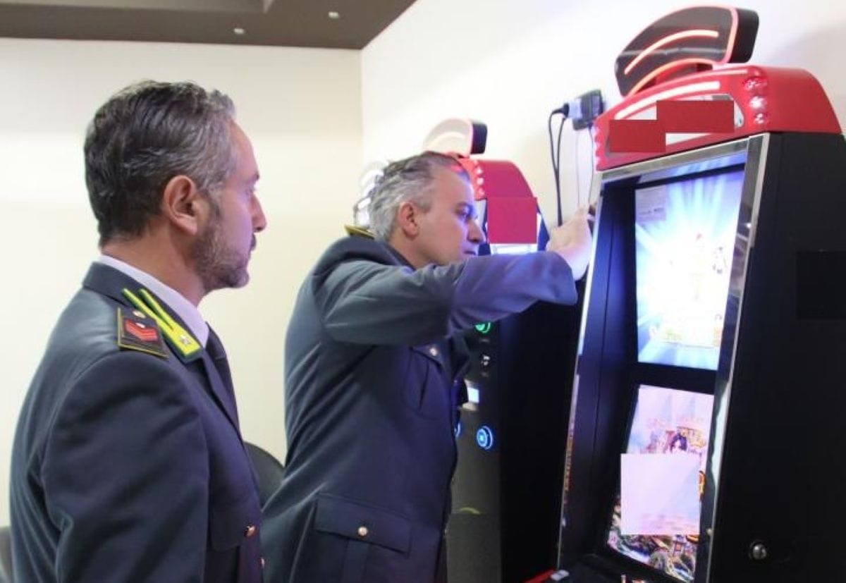 guardia di finanza slot machine