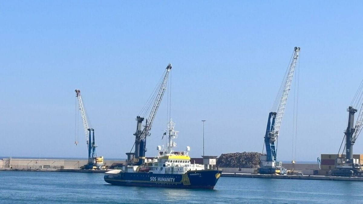 humanity 1 porto bari