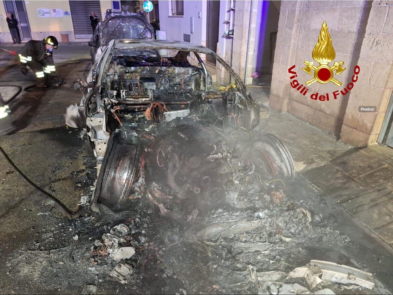 incendio auto supersano
