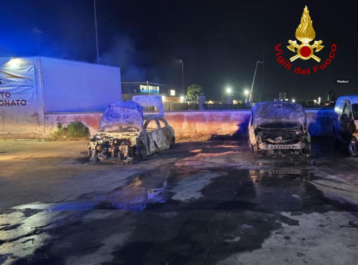 incendio auto surano