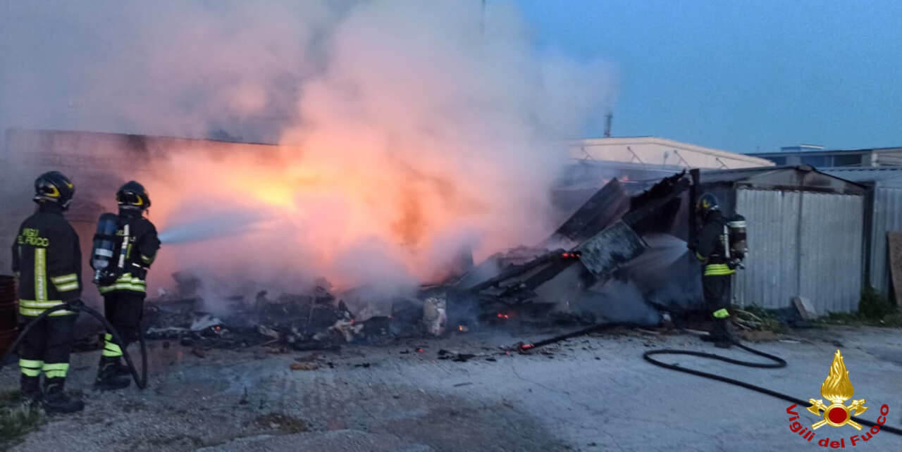 incendio deposito bisceglie