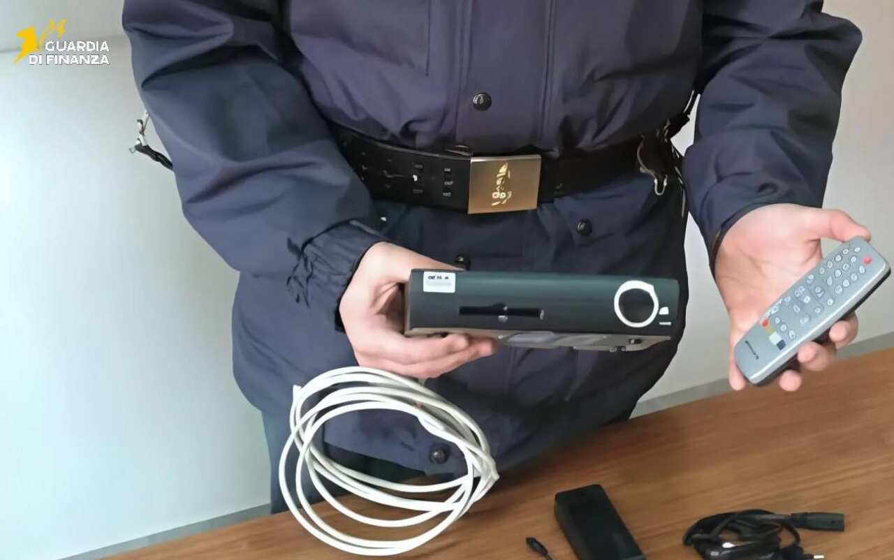 pezzotto guardia di finanza