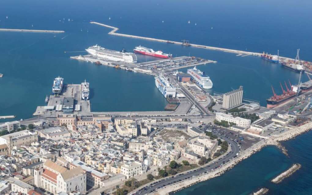 porto bari vista dall'alto
