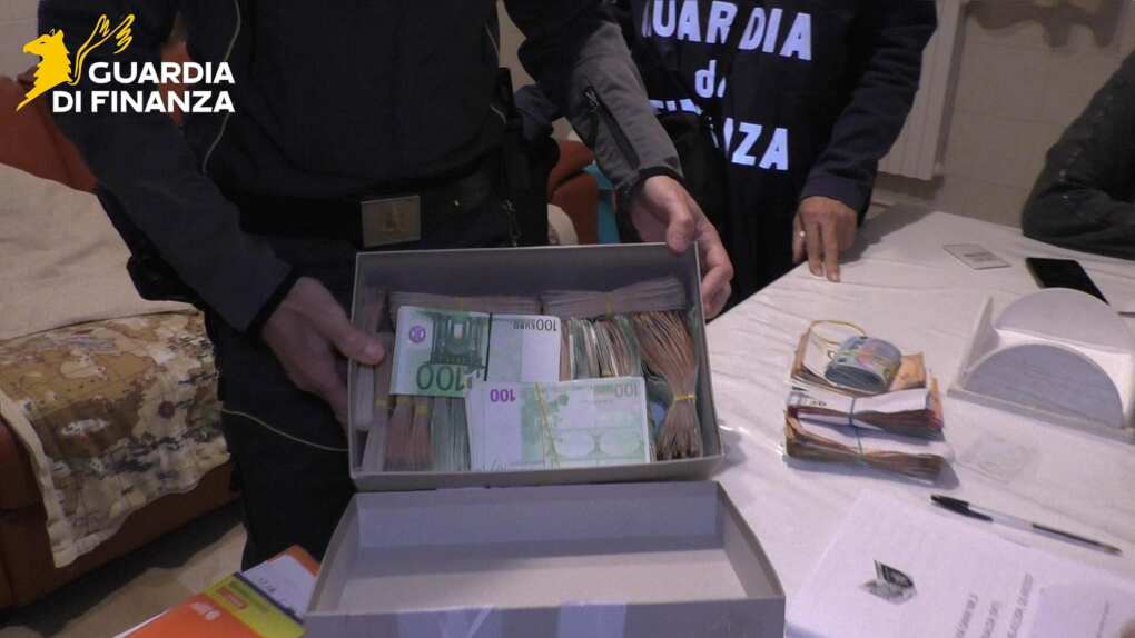 soldi guardia di finanza matera