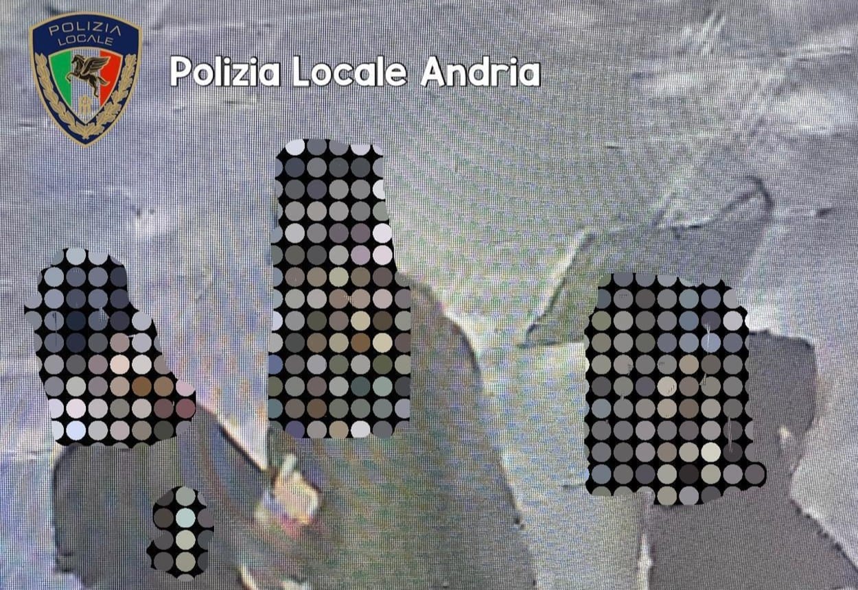 vandali bagni pubblici andria