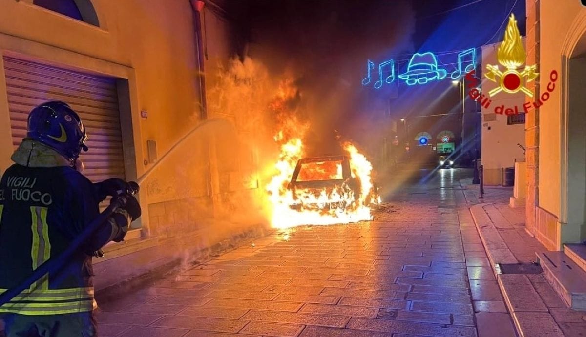 incendio auto cellino san marco