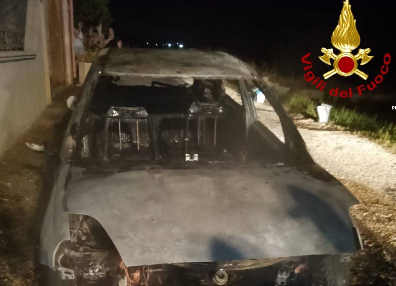incendio auto taurisano