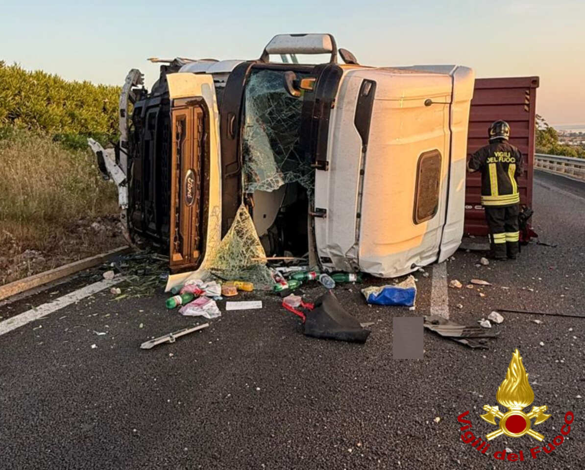 incidente tir strada statale 16