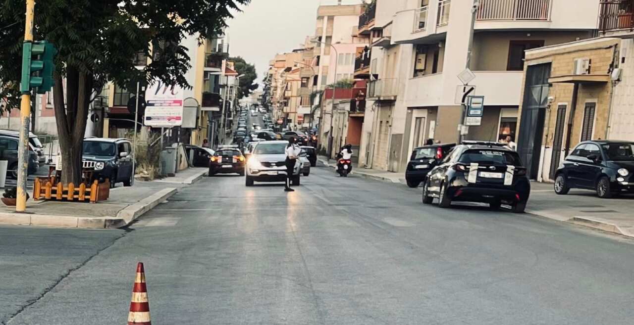 incidente auto monopattino andria