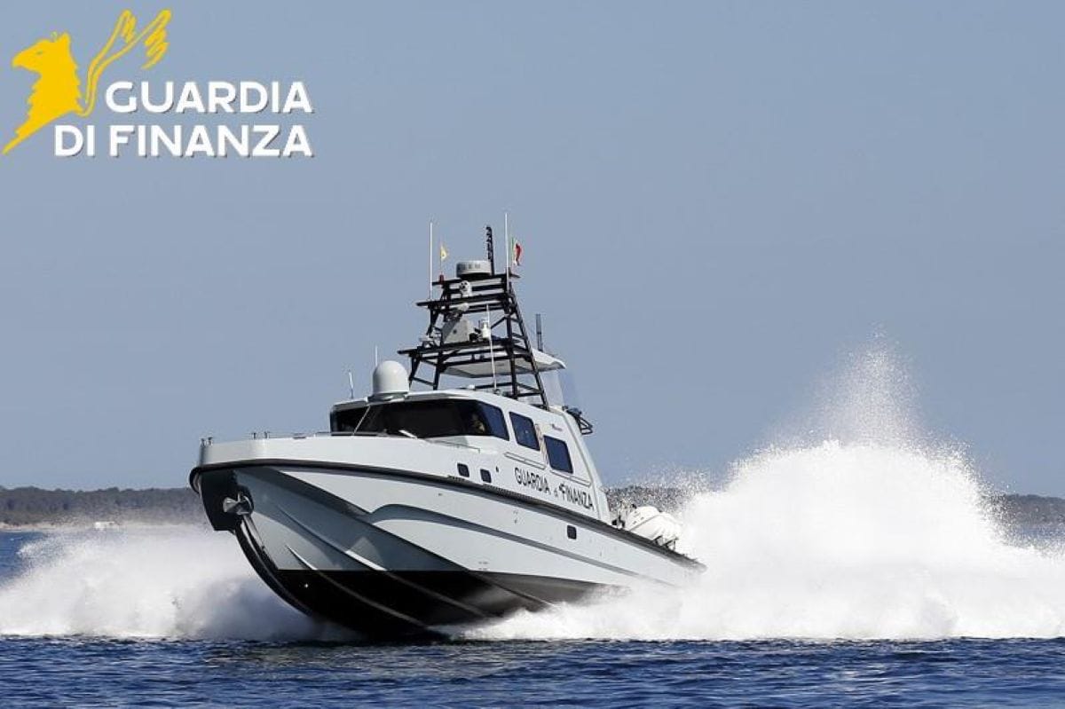 barca guardia di finanza