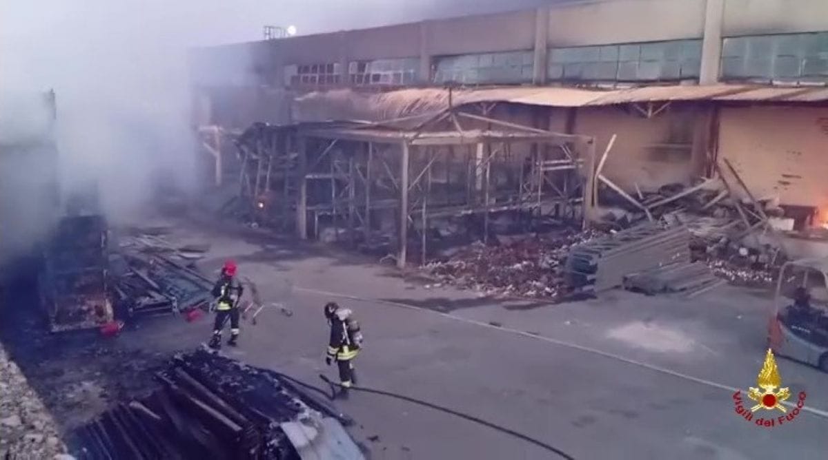 incendio capannone modugno