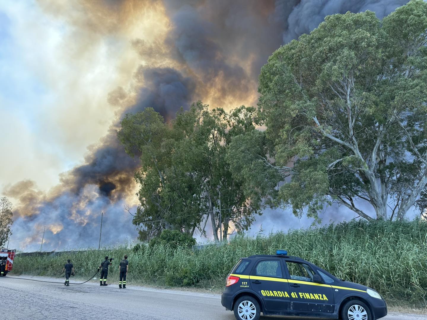 incendio oasi lago salso